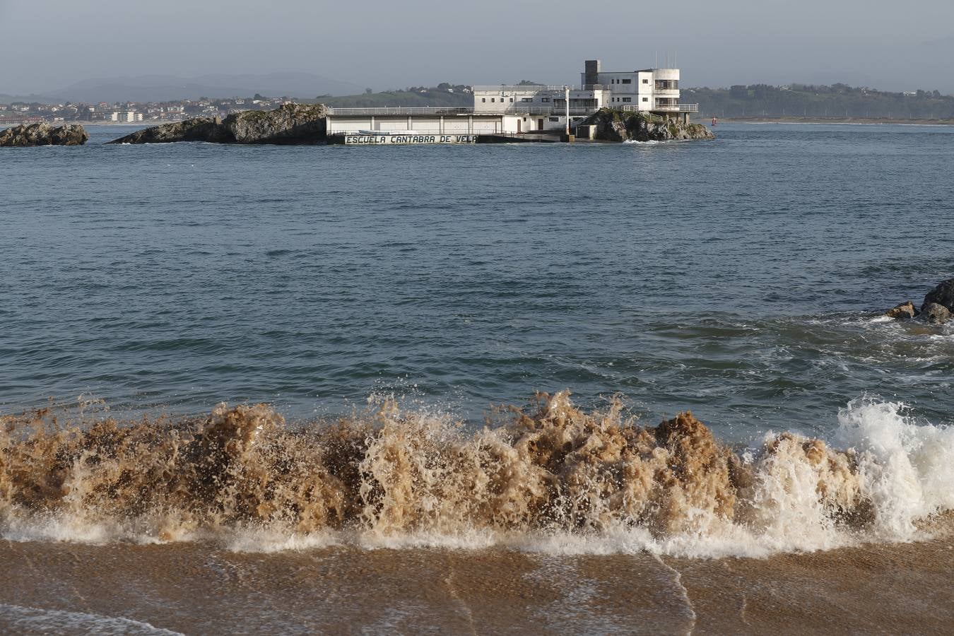 Fotos: La marea viva deja espectaculares imágenes de la bahía de Santander con la bajamar y la pleamar