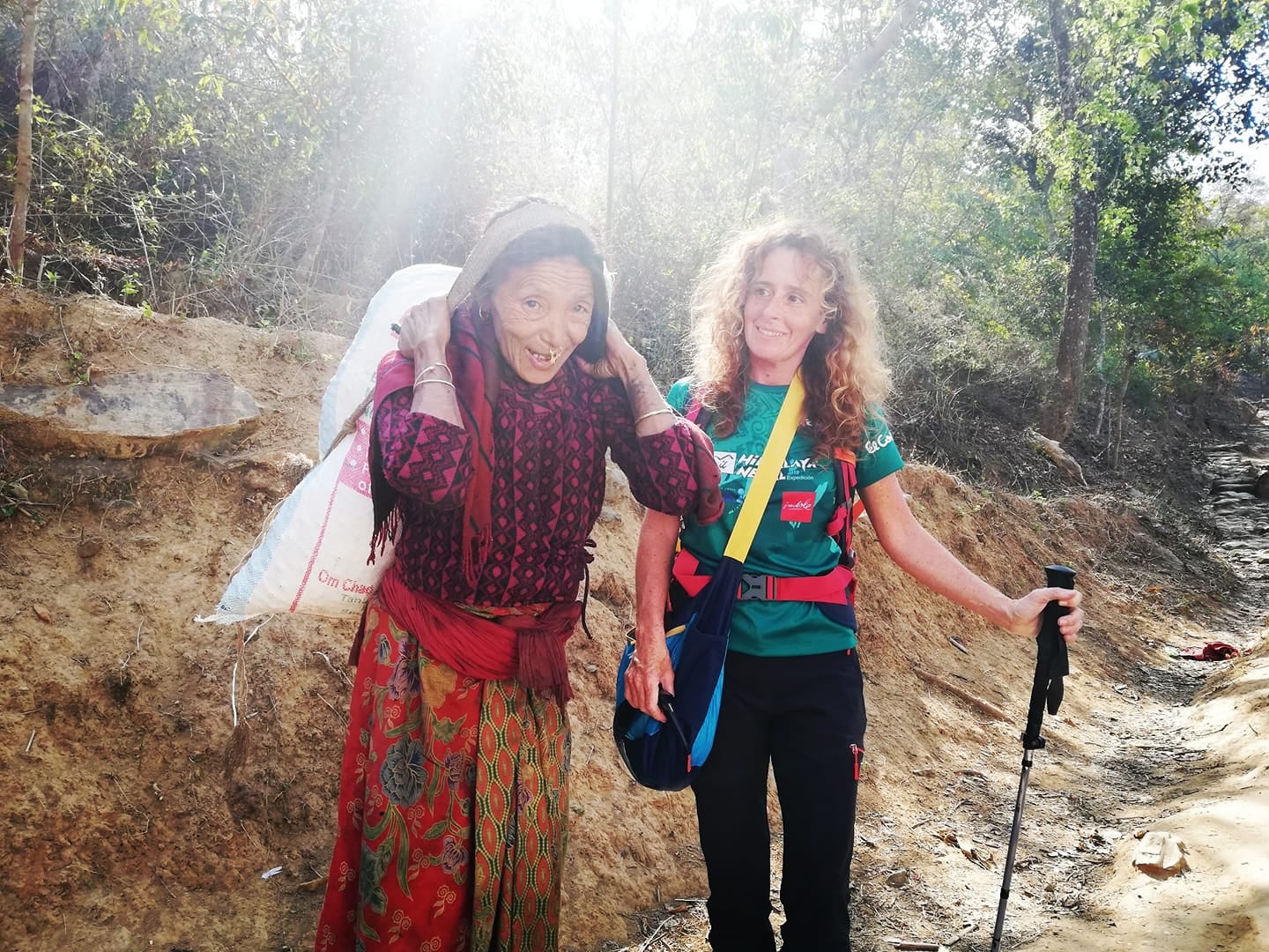 El proyecto 'Nepal + de 1.000 km entre montañas' ha convertido a la cántabra Raquel García en la primera mujer española que ha realizado esta hazaña, atravesar Nepal durante 85 días caminando a la sombra de los ochomiles, acompañada de un cámara, dos porteadores y un guía, estos últimos nepalíes. Contará su experiencia el 19 de marzo en los locales de la Asociación de Vecinos de San Francisco, una charla que se enmarca dentro de los actos programados por el Día de la Mujer.