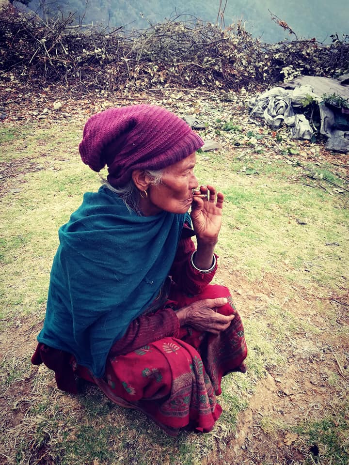 El proyecto 'Nepal + de 1.000 km entre montañas' ha convertido a la cántabra Raquel García en la primera mujer española que ha realizado esta hazaña, atravesar Nepal durante 85 días caminando a la sombra de los ochomiles, acompañada de un cámara, dos porteadores y un guía, estos últimos nepalíes. Contará su experiencia el 19 de marzo en los locales de la Asociación de Vecinos de San Francisco, una charla que se enmarca dentro de los actos programados por el Día de la Mujer.