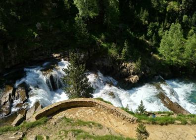 Imagen secundaria 1 - Monte Perdido: paisajes, cascadas y la temible Escupidera