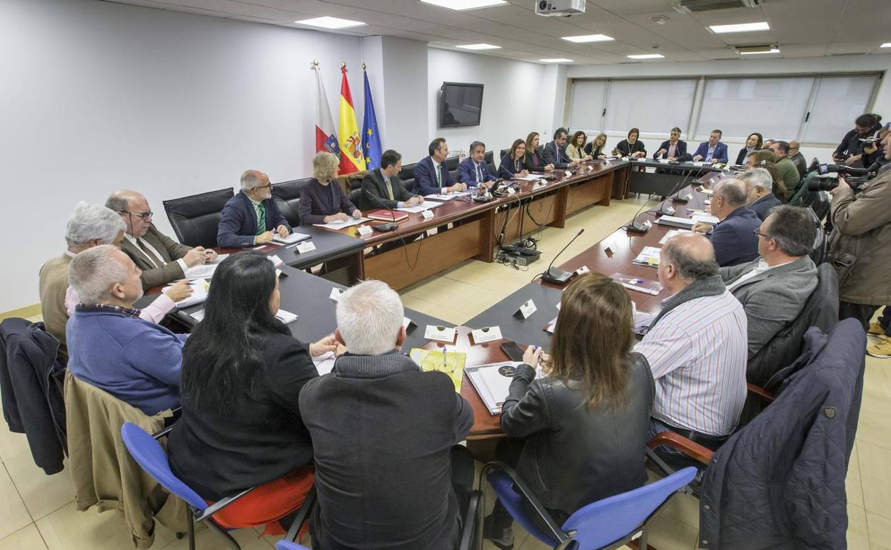 Reunión constitutiva del Consejo Asesor de para la Lucha contra el Despoblamiento de los Municipios de Cantabria. celebrada esta mañana.