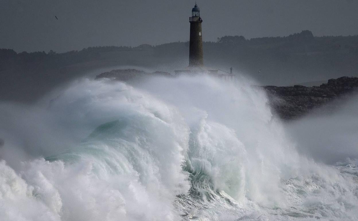 Cantabria registra olas superiores a seis metros