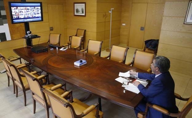 Revilla durante la videoconferencia con Pedro Sánchez