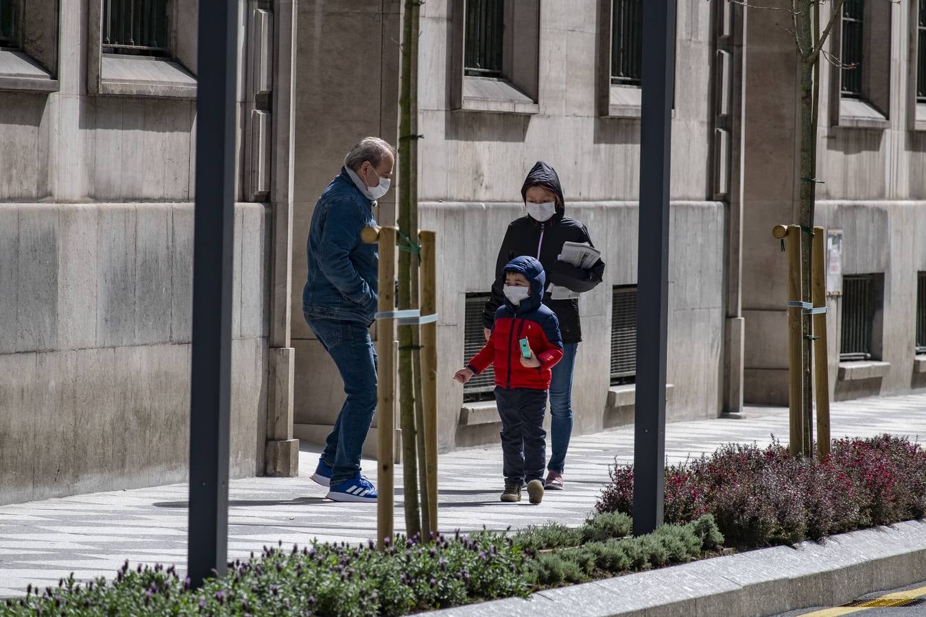 Santander, el centro amaneción vacío. Mas tarde se vió algún ciudadano