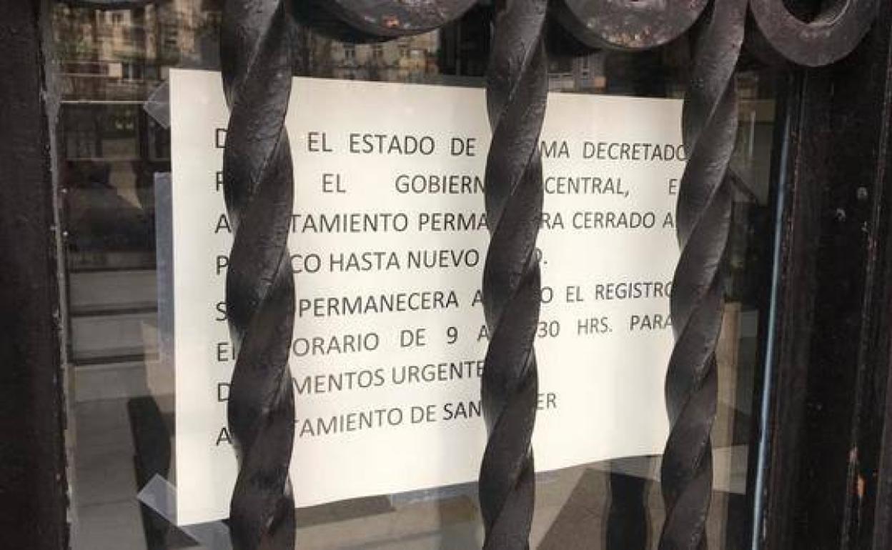 Los ayuntamientos cántabros cierran y se limitan a los servicios esenciales