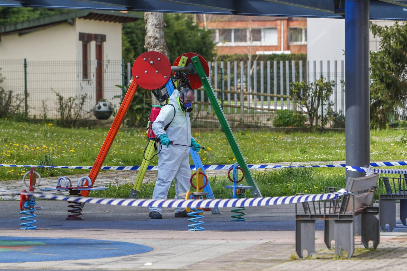 Las imágenes más destacadas del quinto día laboral en estado de alarma en Cantabria,