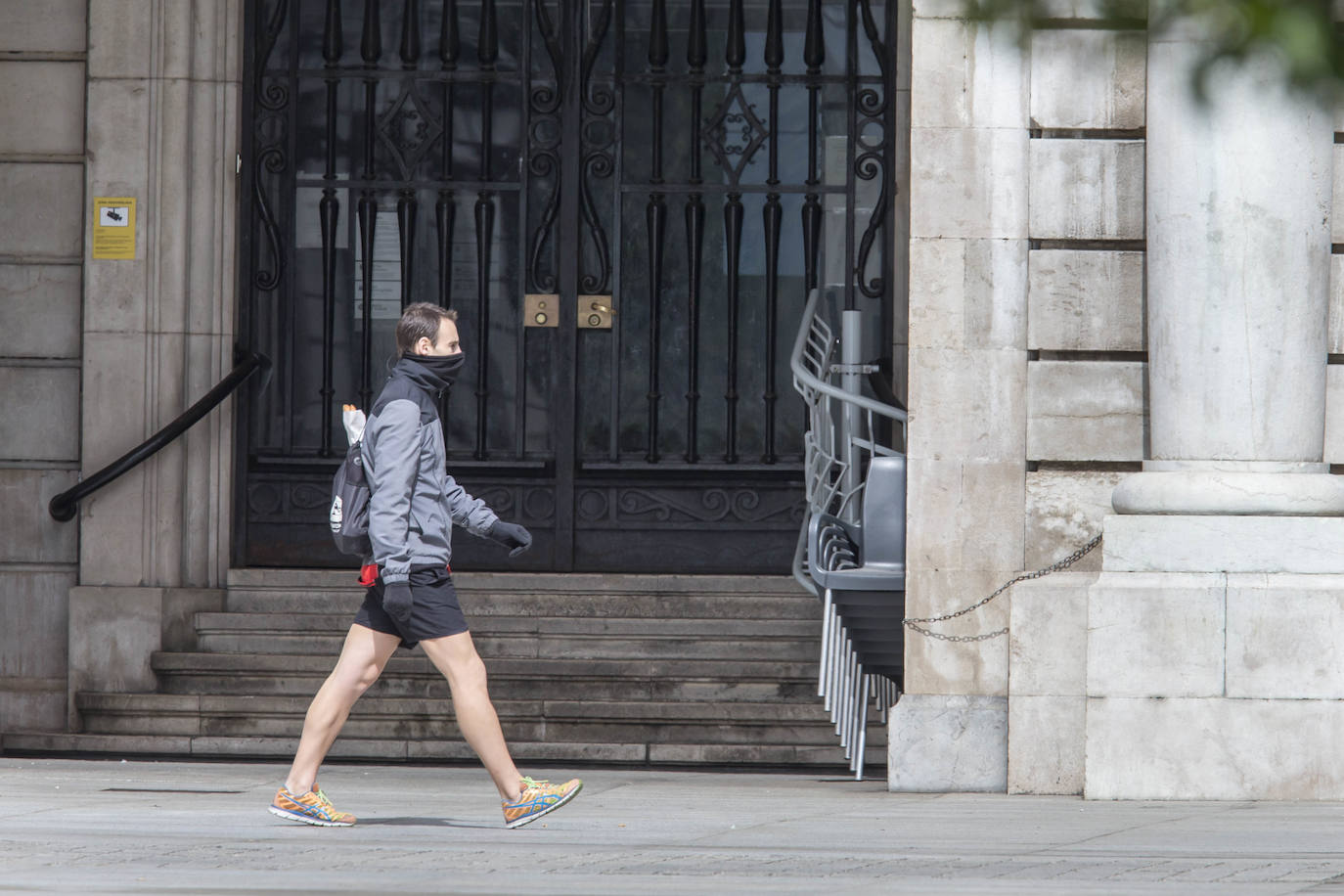 A comprar el pan y vuelta a casa.