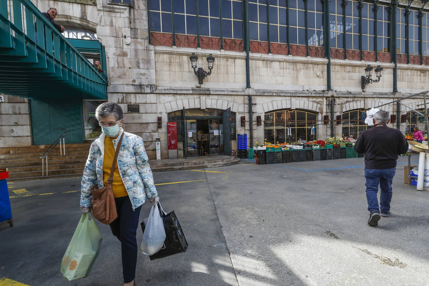 Fotos: Las insólitas imágenes del Mercado de la Esperanza un sábado de confinamiento