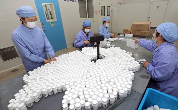 Producción de cloroquina en una empresa farmacéutica en la ciudad china de Nantong.