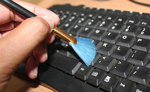 Cómo limpiar y desinfectar el teclado y el mouse de tu computadora