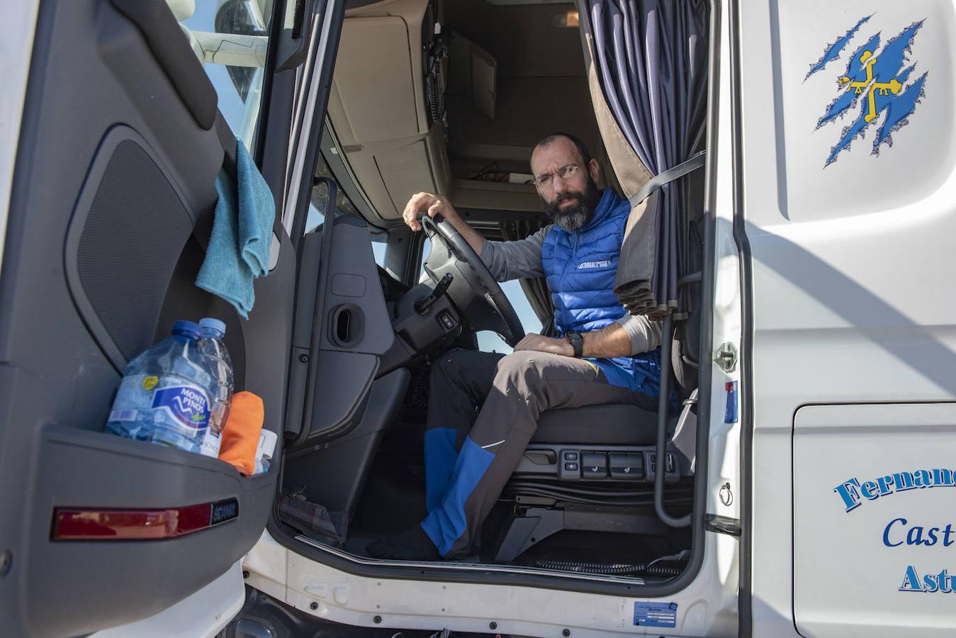 Fotos: Los transportistas piden ayuda a las estaciones de servicio