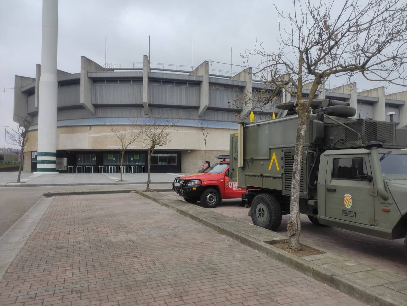 Casi un centenar de efectivos de la Unidad Militar de Emergencias de León está en la región, El equipo ha comenzado a trabajar en la zona de El Sardinero y en Valdecilla y centros de salud.