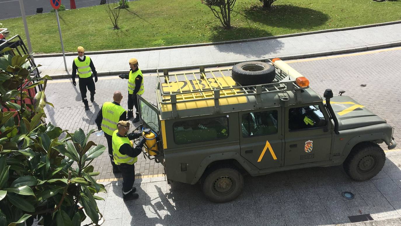 Casi un centenar de efectivos de la Unidad Militar de Emergencias de León está en la región, El equipo ha comenzado a trabajar en la zona de El Sardinero y en Valdecilla y centros de salud.