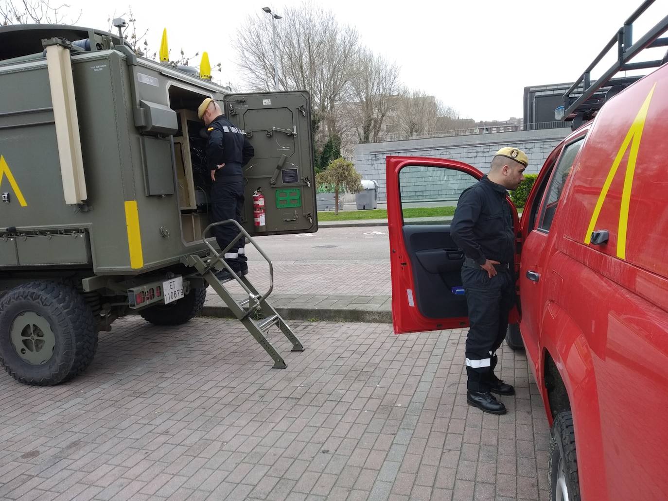 Casi un centenar de efectivos de la Unidad Militar de Emergencias de León está en la región, El equipo ha comenzado a trabajar en la zona de El Sardinero y en Valdecilla y centros de salud.