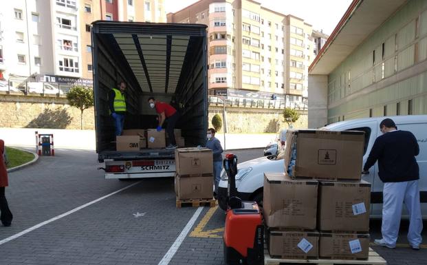 Valdecilla recibe 100.000 mascarillas desde Bélgica