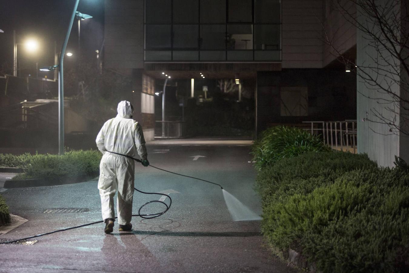 Fotos: Trabajos nocturnos de desinfección