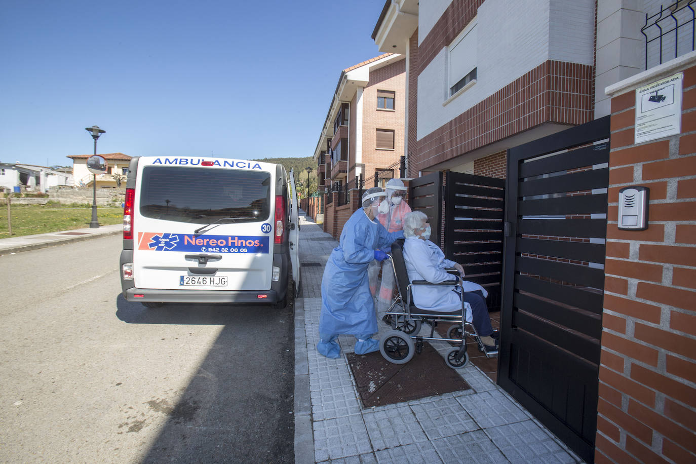 La residencia de Meruelo que se ha habilitado para acoger a personas dependientes que viven en otros centros -que pasarán en ella la cuarentena por coronavirus- ha acogido hoy por la mañana a las dos primeras personas.