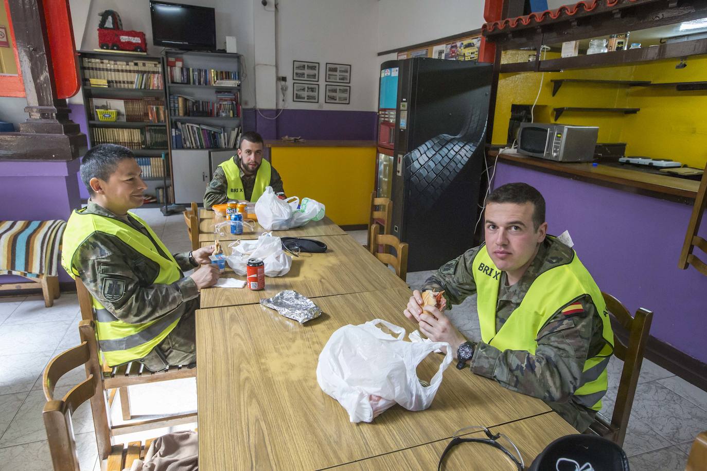 Fotos: El Ejercito patrulla por Santander