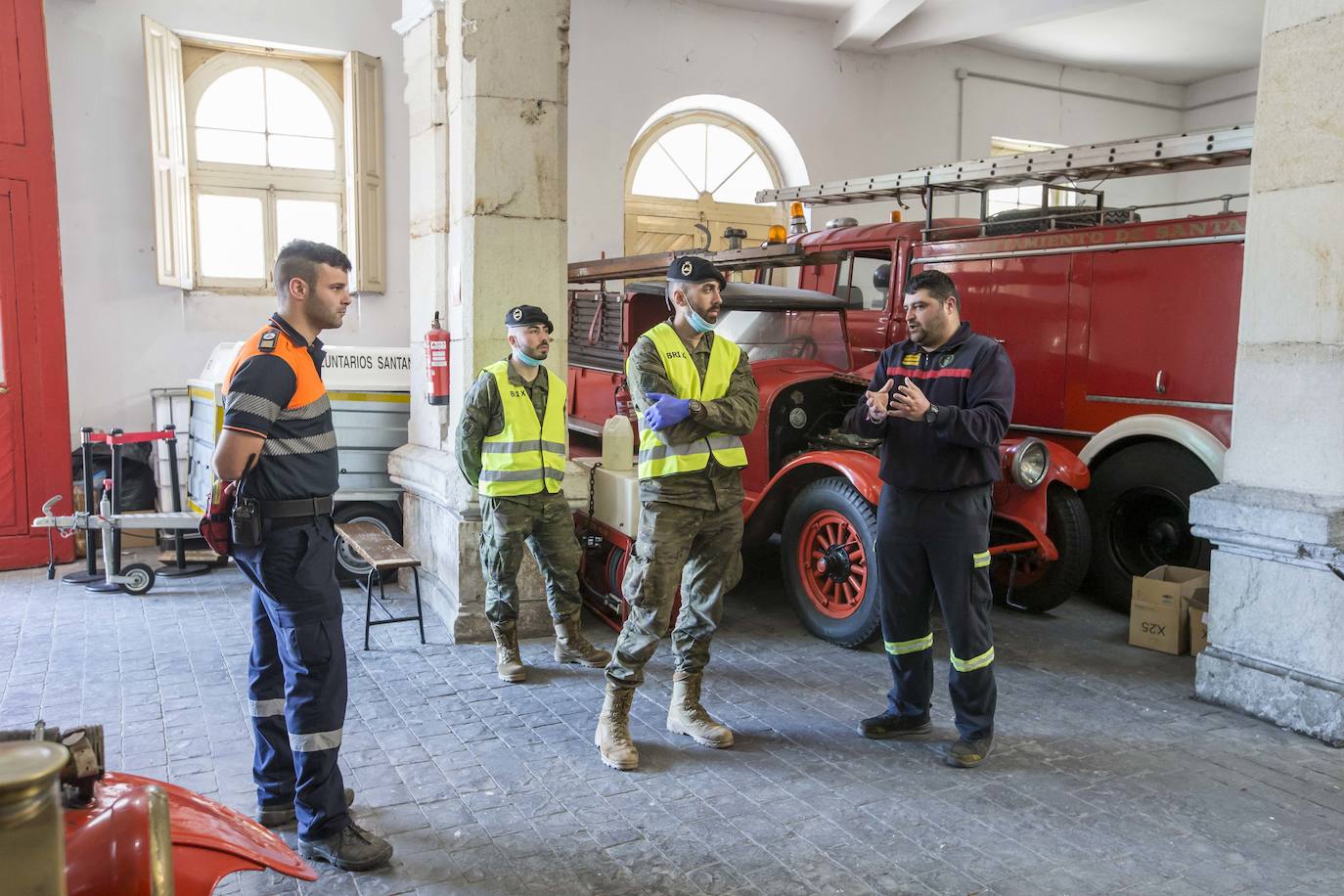 Fotos: El Ejercito patrulla por Santander