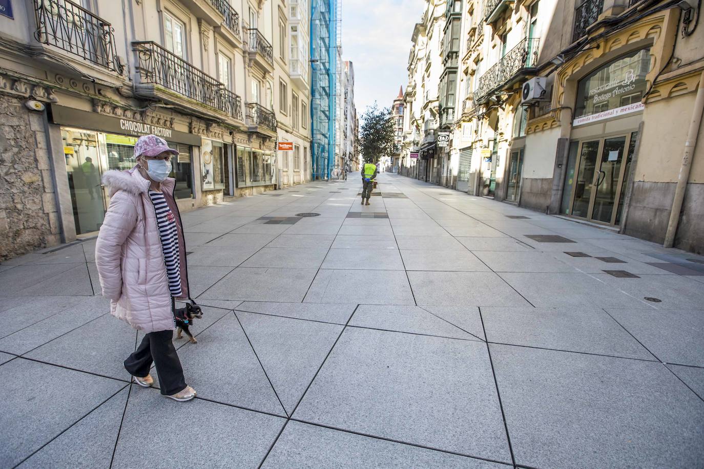 Fotos: De paseo por Santander en un Jueves Santo de cuarentena