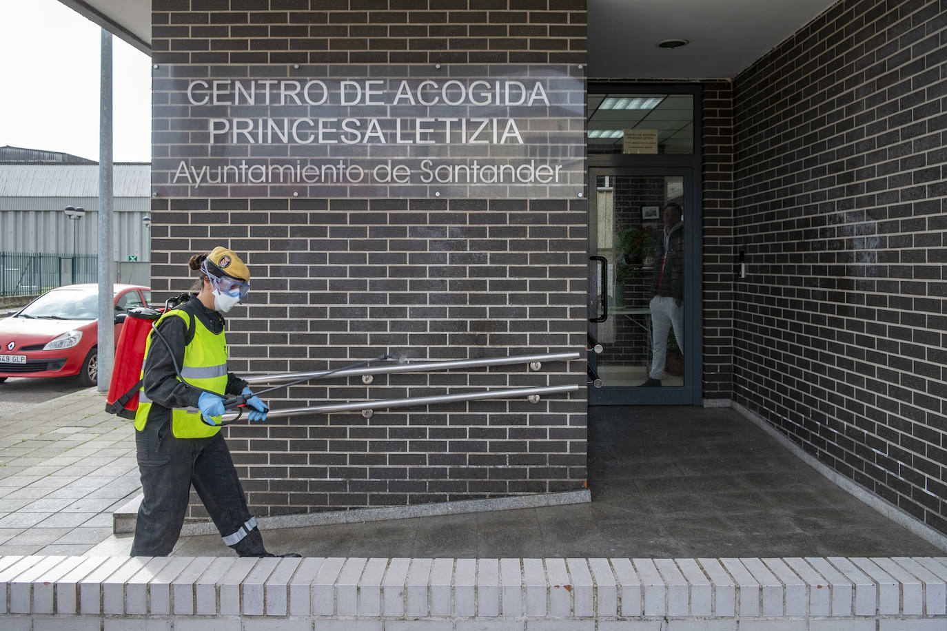 Labores de limpieza en el Centro de Acogida Princesa Letizia