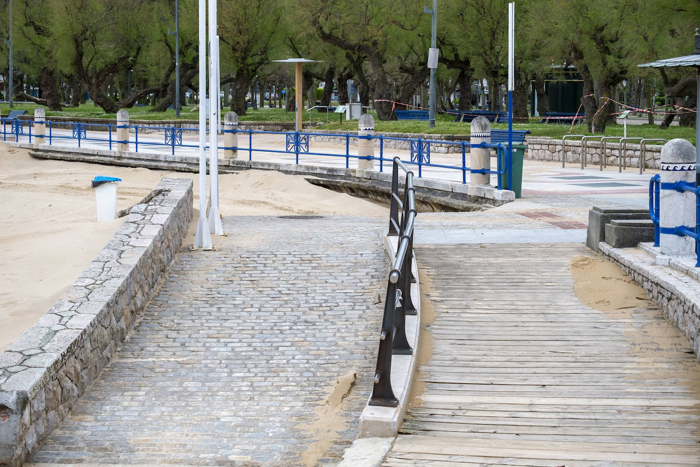 Imágenes de la zona de El Sardinero en este Viernes Santo.