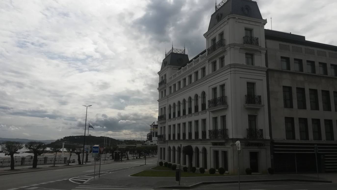 Imágenes de la zona de El Sardinero en este Viernes Santo.