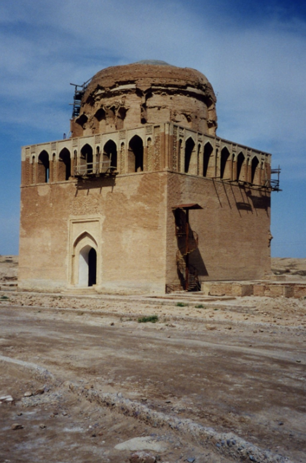 Turkmenistán | Situado en Asia Central, Turkmenistá limita al noroeste con Kazajistán, al norte y noreste con Uzbekistán, al suroeste con Irán, al sureste con Afganistán y al oeste con el mar Caspio, aunque es considerado como un Estado con salida al mar.