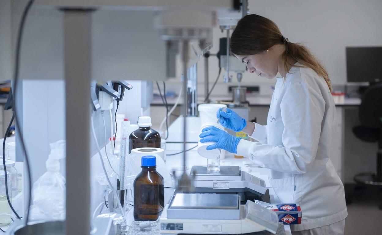 El Gobierno cántabro subvencionará proyectos de investigación en torno al Covid-19