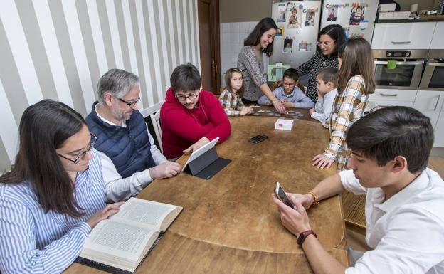 De izquierda a derecha, Carmen María, David, Gabriel, Sofía, Marta, Pau, Gema, José, Ana y Juan.