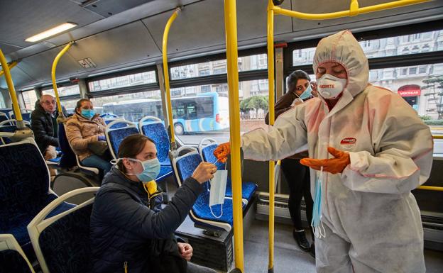 Las 130.000 mascarillas del Estado se reparten hoy y mañana en Cantabria