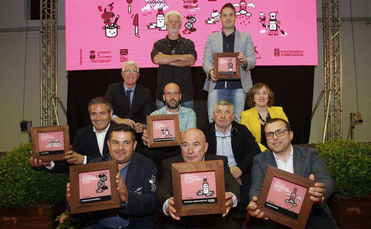 Foto de familia con los premiados en la pasada edición, celebrada en mayo de 2019. 