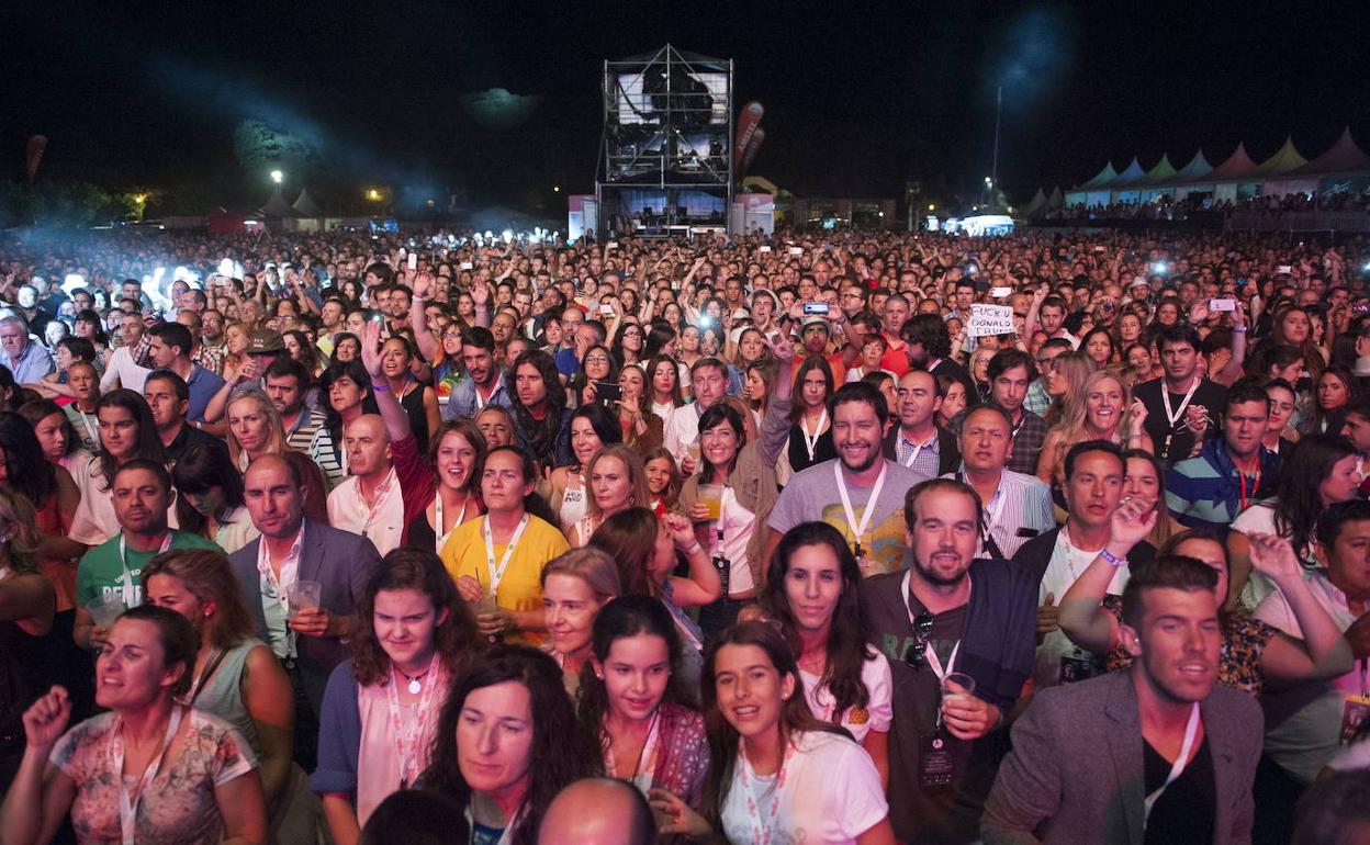 Volver a ver la campa ocupada por miles de personas, parece complicado 