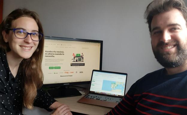 Helena Calva y César de la Torre, trabajando en el desarrollo del proyecto 