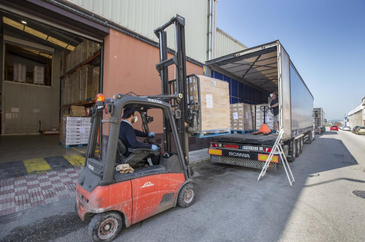 Vuelta de la actividad no esencial al Polígono de Raos (Camargo), el pasado 14 de abril. ROBERTO RUIZ