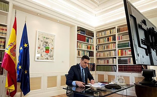Sánchez, en una reunión por videoconferencia. 