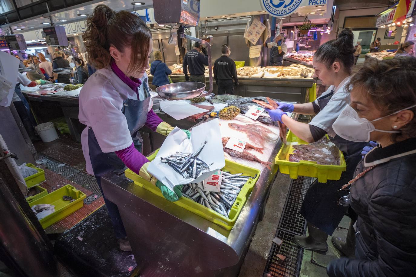 La campaña arranca con piezas medianas a un precio por debajo del habitual, a partir de 5 euros debido a una demanda menor. La venta en lonja se llegó a pagarse por debajo del euro