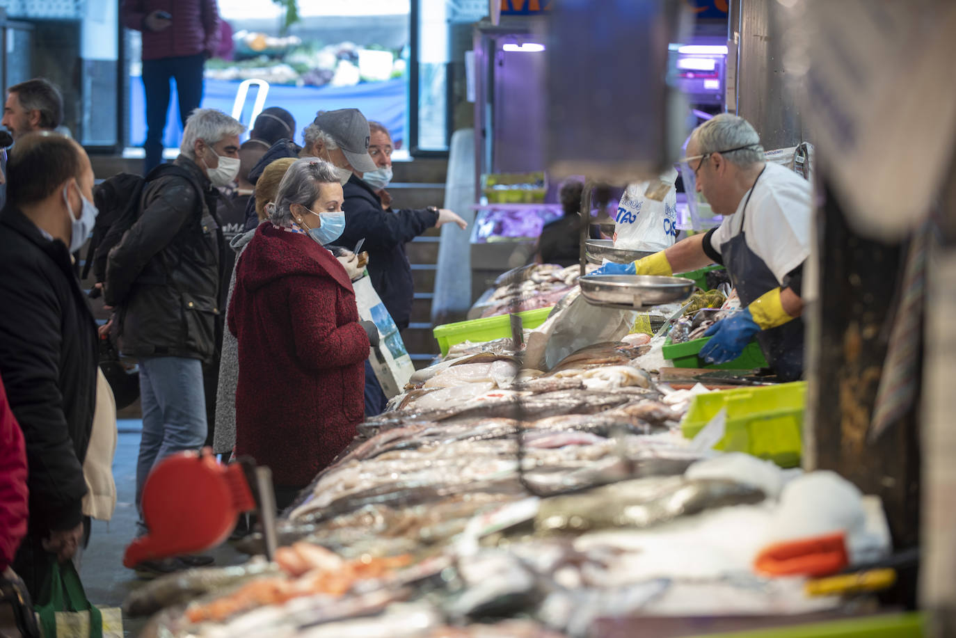 La campaña arranca con piezas medianas a un precio por debajo del habitual, a partir de 5 euros debido a una demanda menor. La venta en lonja se llegó a pagarse por debajo del euro