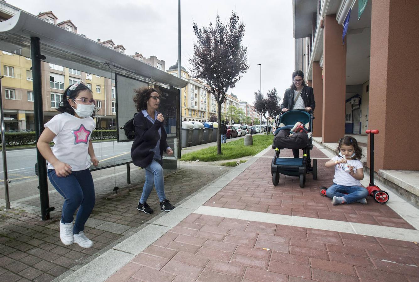 Fotos: Los niños de Cantabria pisan la calle