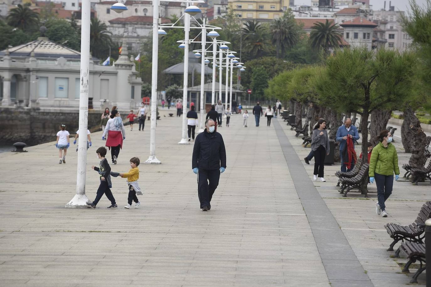 Fotos: Los niños de Cantabria pisan la calle