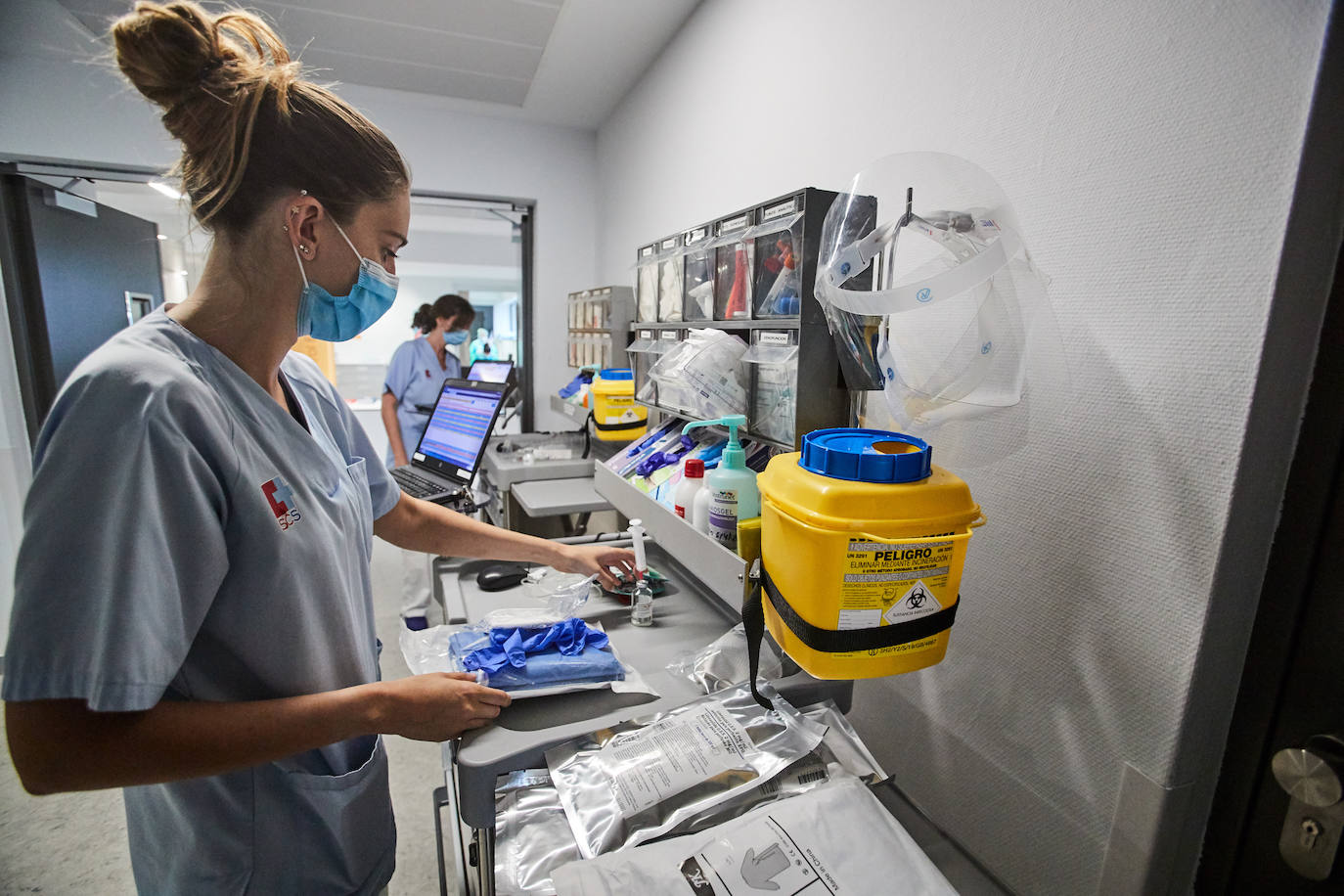 Fotos: Así han trabajado los profesionales sanitarios de Valdecilla contra el coronavirus