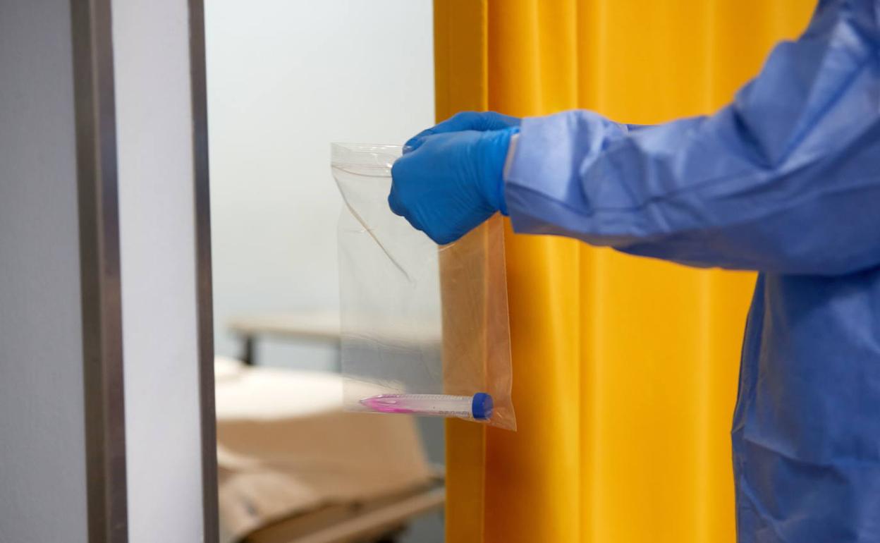 Las hospitalizaciones por coronavirus en Cantabria descienden a 110 personas, la cifra más baja desde el 21 de marzo