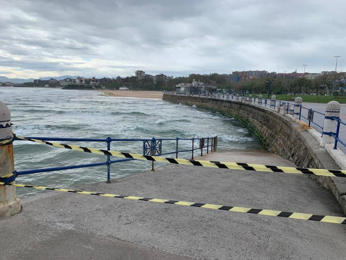 La costa de Cantabria está este jueves en alerta amarilla por fenómenos costeros adversos, según la previsión de la Agencia Estatal de Meteorología (Aemet). El aviso por oleaje permanecerá activo desde el mediodía hasta la medianoche, tramo en el que se prevé en el litoral cántabro mar combinada del noroeste de 4 metros.