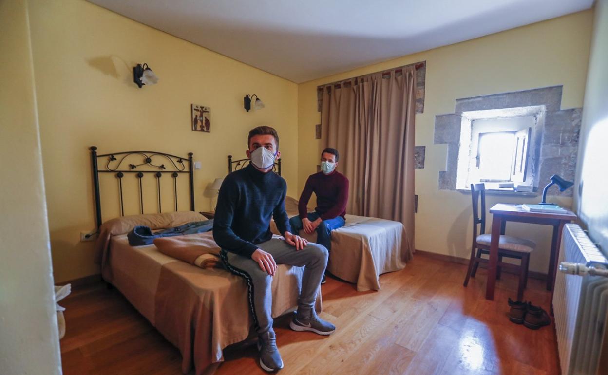 Ocho albaneses han abandonado Soto Iruz tras «saltarse las normas»