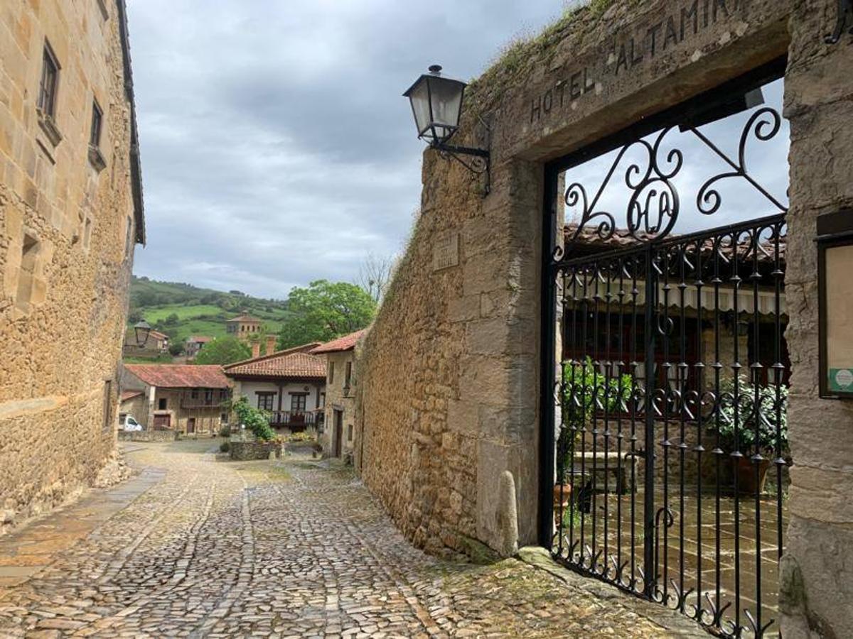 Imágenes de Santander, Torrelavega, Comillas y Santillana del Mar en un 1 de mayo sin manifestaciones ni turistas.