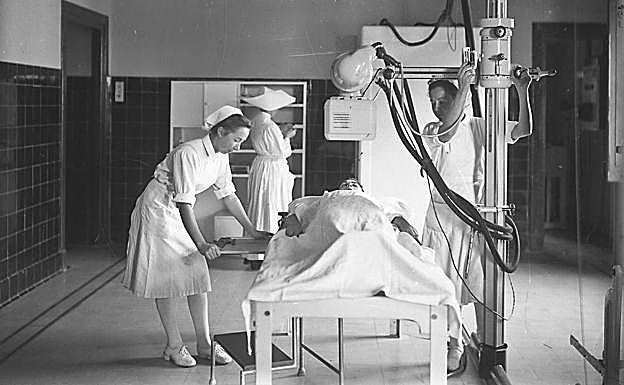 Sala de Rayos X de la Casa Salud Valdecilla, 1945-1955.