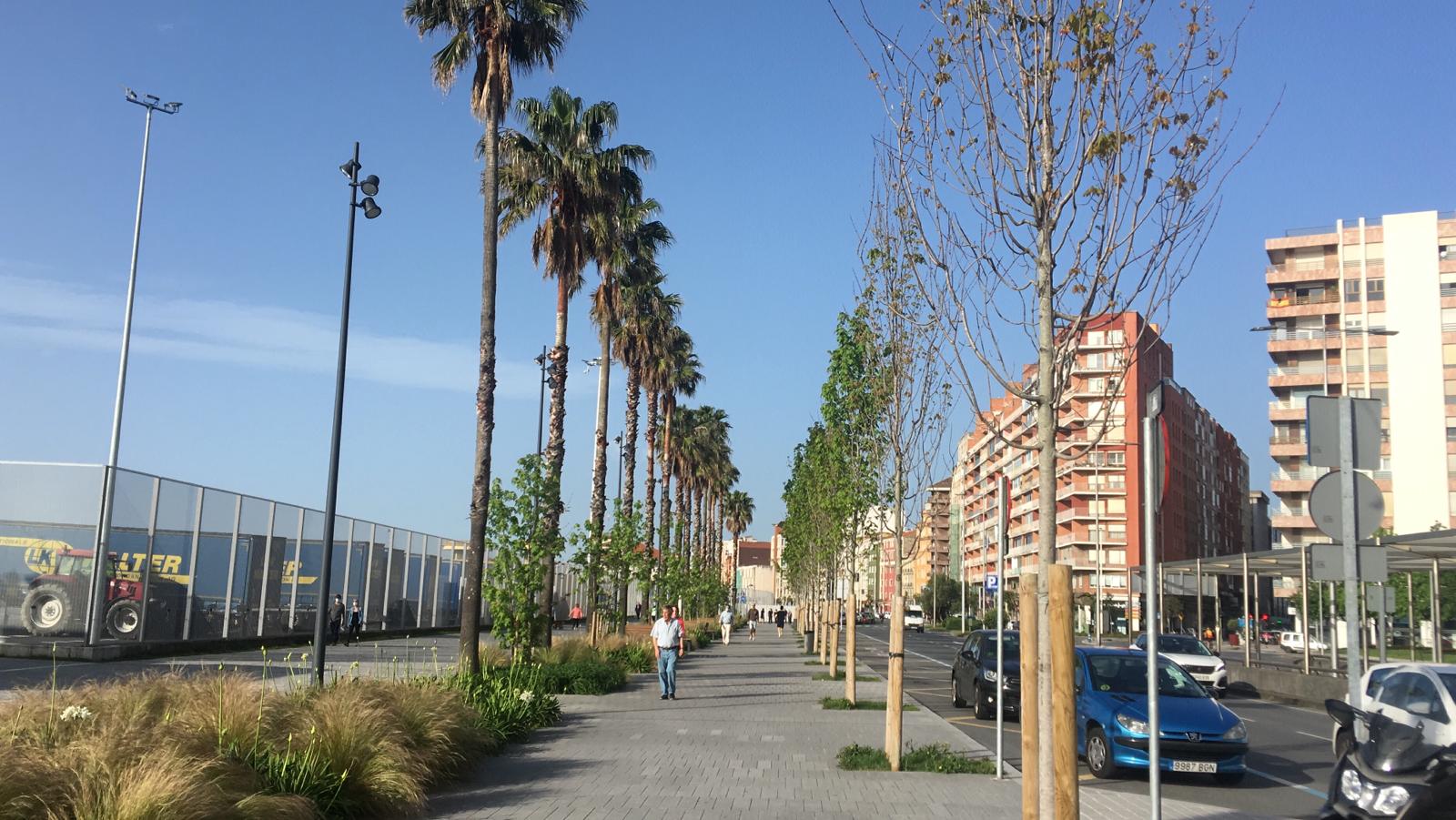 Excepto las peluquerías y algunos servicios muy puntuales con cita previa, los negocios que han abierto este lunes sus puertas en Cantabria son una excepción