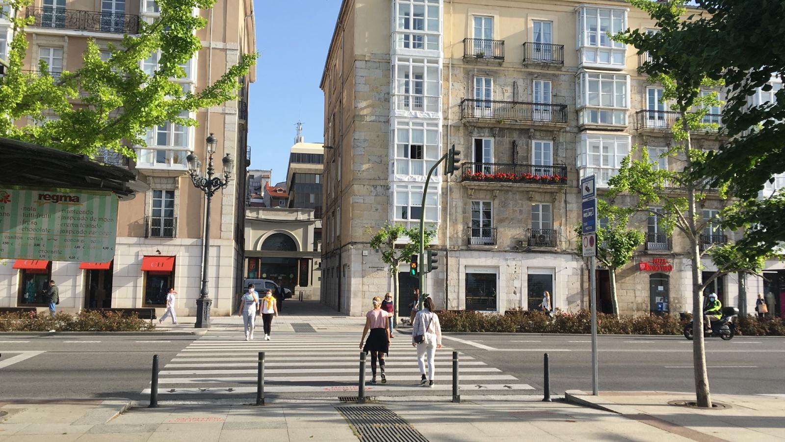 Excepto las peluquerías y algunos servicios muy puntuales con cita previa, los negocios que han abierto este lunes sus puertas en Cantabria son una excepción