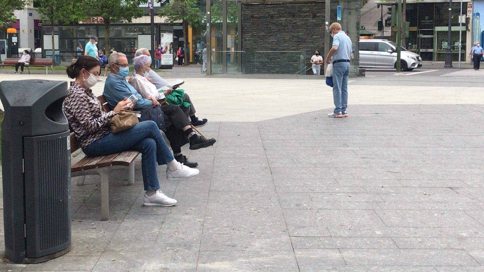 Excepto las peluquerías y algunos servicios muy puntuales con cita previa, los negocios que han abierto este lunes sus puertas en Cantabria son una excepción