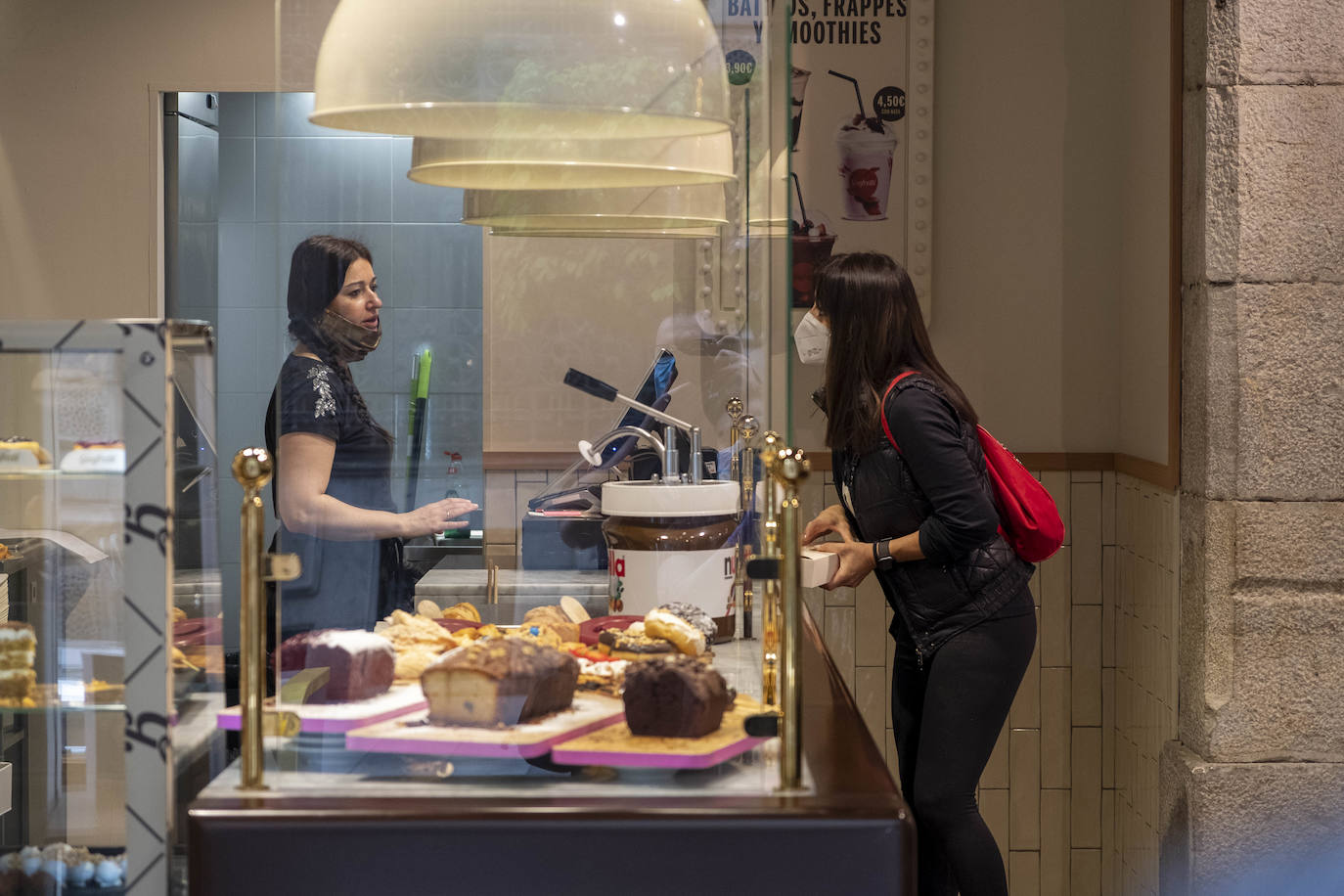 Excepto las peluquerías y algunos servicios muy puntuales con cita previa, los negocios que han abierto este lunes sus puertas en Cantabria son una excepción